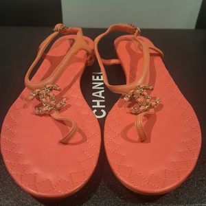 Chanel sz 41 pink lambskin thong sandals